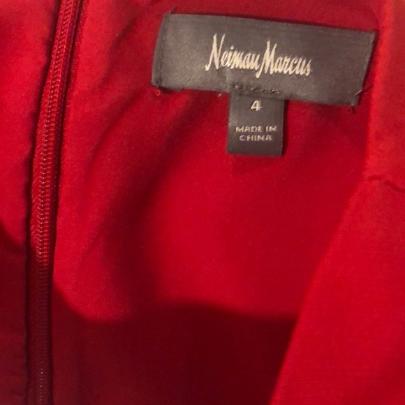 Neiman Marcus red flutter sleeve dress sz 4 - Picture 3 of 3